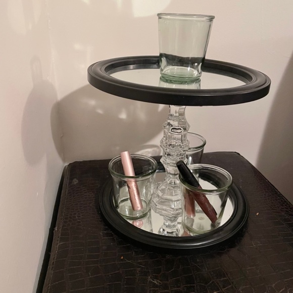 2 tier 2 layer makeup stand organizer with storage cups - Picture 2 of 3